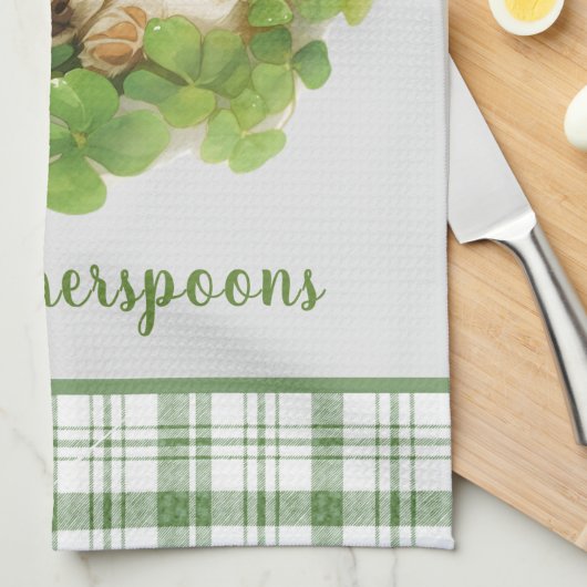 Cocker Spaniel Puppy Sleeping in Shamrocks Plaid キッチンタオル