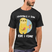Cocktails and Sun Here I Come Sloth Summer Vacatio Tシャツ (正面)