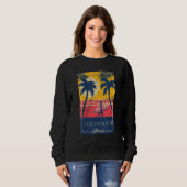Cocoa Beach Florida Retro Surfer Distressed Design スウェットシャツ (正面フル)
