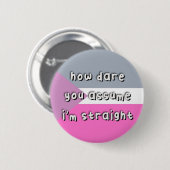 Coeosealプライド- "How Dare You Assume" - LGBT 缶バッジ (正面&裏面)