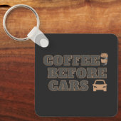 Coffee Before Cars | かわいいコーヒー愛好家ギフト キーホルダー (正面)