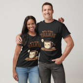 Coffee Before Talkie | おもしろくて眠そうな朝のマグカップ Tシャツ (ユニセックス)