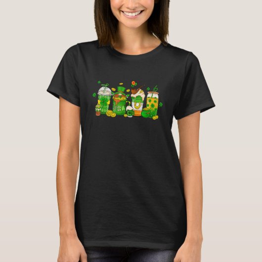 Coffee Cups Gnome Plaid Ireland Flag Shamrocks Pat Tシャツ (正面)
