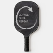 Coffee. Dink. Repeat. Custom Phrase ピックルボールラケット (正面)
