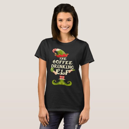 Coffee Drinking Elf Matching Family Group Christma Tシャツ (正面フル)