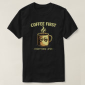 Coffee First Everything Later Funny Caffeine Lover Tシャツ (デザイン正面)