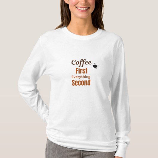 Coffee First, everything second,coffee lover Tシャツ (正面)