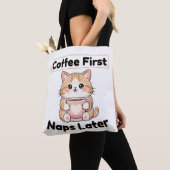 Coffee First Naps Later Cute Cat | Kawaii Coffee  トートバッグ (クローズアップ)