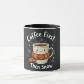 Coffee First, Then Snow – Cozy Winter Mug マグカップ (中央)