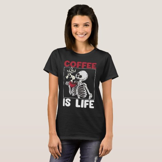 Coffee Is Love Scary Pirates Skull Women Pirates Tシャツ (正面フル)