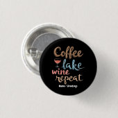 Coffee, Lake, Wine, Repeat Funny Vacation Saying 缶バッジ (正面&裏面)