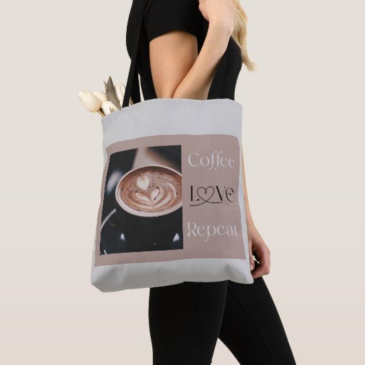 Coffee LOVE Repeat - モダンなコーヒー愛好家へのギフト トートバッグ (クローズアップ)