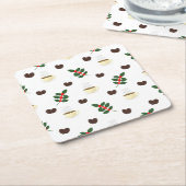Coffee Pattern with Beans, Cups, and Coffee trees スクエアペーパーコースター (アングル)