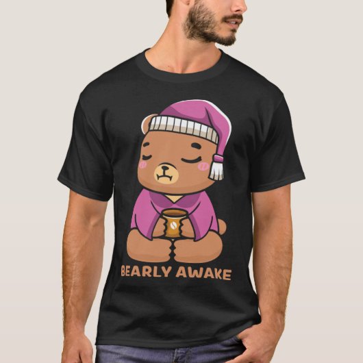Coffee Sleep  Bearly Awake Cute Sleepy Teddy Bear Tシャツ (正面)