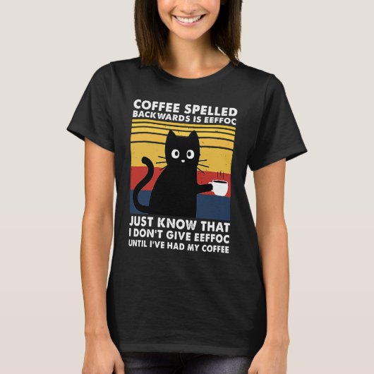 Coffee Spelled Backwards is Eeffoc Funny Black Cat Tシャツ (正面)