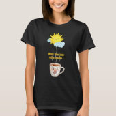 Coffee Time – Cute Smiling Cup Tシャツ (正面)