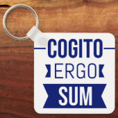 Cogito ergo sum – ラテン語フレーズ キーホルダー (正面)