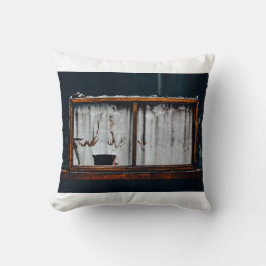 Cojín con decoración de ventana abandonada クッション
