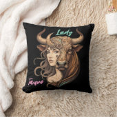 Cojín Lady Tauro – Arte zodiacal para tu hogar クッション (ブランケット)