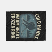 Cold Hands Warm Heart Frozen Rink – Ice Hockey Win フリースブランケット (正面(横))