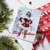 冬の雪の上で美しいクリスマスの女性 招待状