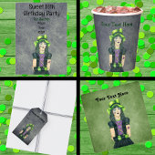 ゴシック様式の円形の黒い有刺鉄線が緑色にスクロール ペーパーボウル