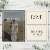Modern Beige Cream Bold Typography Wedding Details エンクロージャーカード (この独立クリエイターのコレクションをカスタマイズ。)