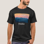 College Alaska Mountain sunset hometown Tシャツ (正面)