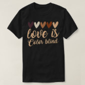 Colorblind Color Blind Loveのおもしろいを受け付けおもしろい Tシャツ (デザイン正面)