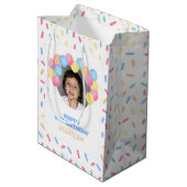 Colorful Confetti Balloon Arch Photo Birthday ミディアムペーパーバッグ (裏面アングル)