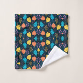 Colorful floral towels feature a vibrant pattern バスタオルセット (ウォッシュタオル)