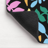 Colorful foliage in black background マウスパッド (コーナー)
