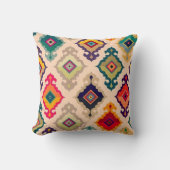 Colorful Geometric Ikat Throw Pillow クッション (正面)