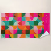 Colorful Geometric Pattern Retro Mid Century Name  ビーチタオル (正面)