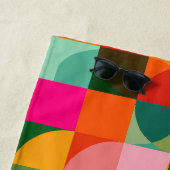 Colorful Geometric Pattern Retro Mid Century Name  ビーチタオル (インサイチュ)