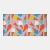 Colorful Hand-Drawn Ice Cream Cone Pattern  デスクマット (正面)