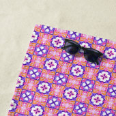 Colorful Pink and Purple Spanish-Style Tile Patter ビーチタオル (インサイチュ)