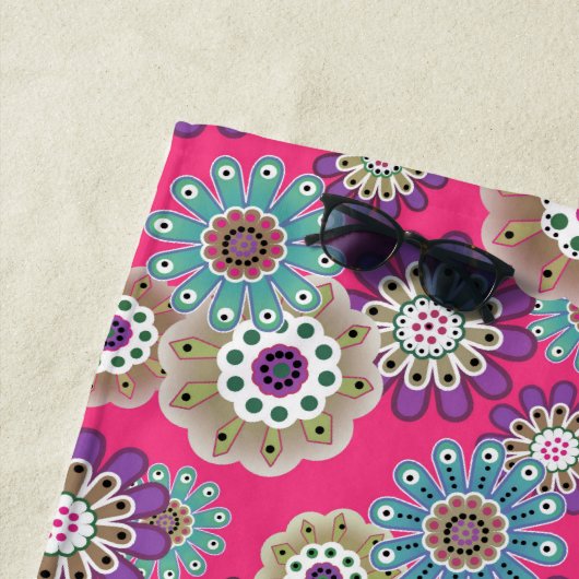 Colorful rustic floral pattern retro  ビーチタオル (インサイチュ)