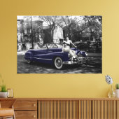 Colorsplashの女性の50年代のBuick Roadmaster車の自動車 キャンバスプリント (インサイチュ (リビング))