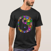 Colourful cat and dog paw prints  Yin Yang Tシャツ (正面)
