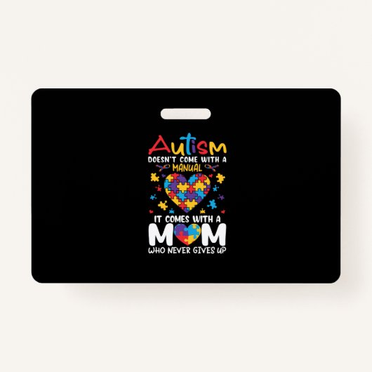 Comes With A Mom Who Never Gives Up Inspirational バッジ (正面)