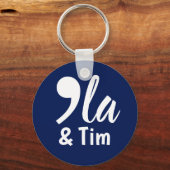 Comma KamalaとTim 2024 キーホルダー (正面)