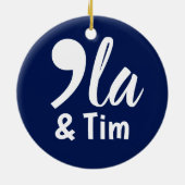 Comma KamalaとTim 2024 セラミックオーナメント (裏面)