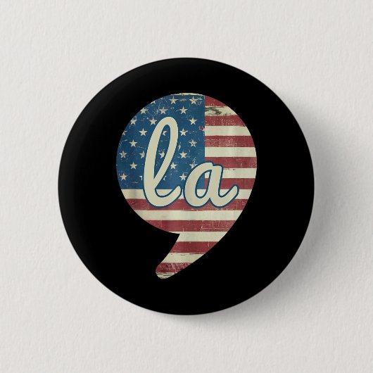 Comma La Kamala Harris American Flag Comma + La 缶バッジ (正面)