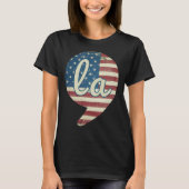 Comma La Kamala Harris American Flag Comma + La Tシャツ (正面)