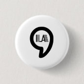 CommaLa – カマラ 缶バッジ (正面)