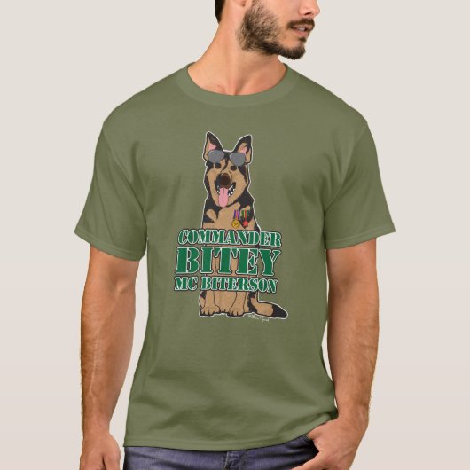 Commander Bitey McBiterson – ドイツの羊飼い Tシャツ (正面)