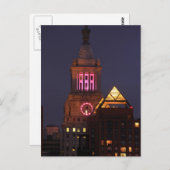Con Edison時計塔は薄暮れ時にピンクで点灯 ポストカード (正面/裏面)