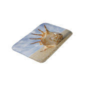 Conch Shell on Sandyビーチブルースカイ バスマット (アングル)