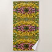 Coneflowersは、注目されたSusansのEchinaceaを黒くします ビーチタオル (正面)